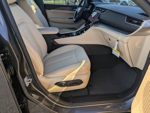 New 2025 Jeep Grand Cherokee L Limited image 33