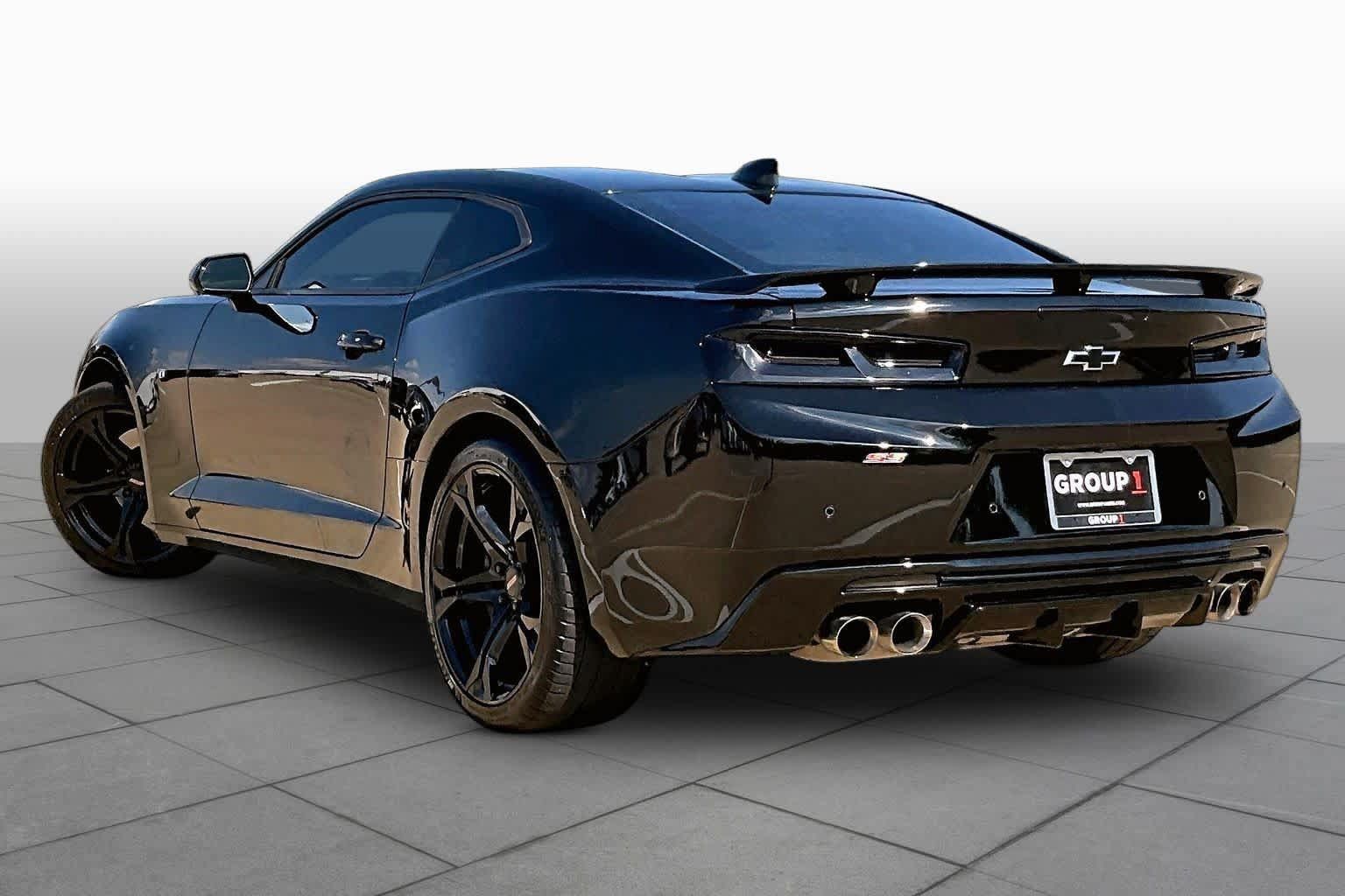 Used 2018 Chevrolet Camaro SS RWD image 12