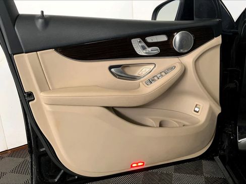 Used 2018 Mercedes-Benz GLC 300 4MATIC image 22