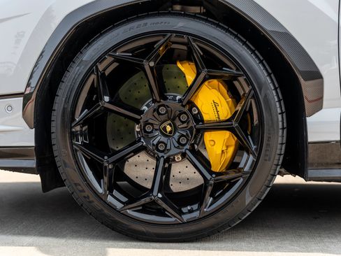 Used 2024 Lamborghini Urus Performante AWD/4WD image 13