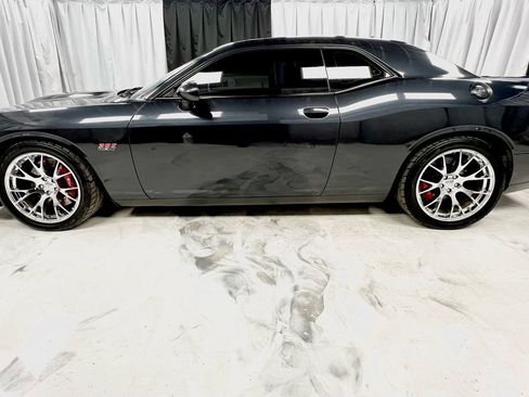 Used 2017 Dodge Challenger SRT w/ Technology Group image 9