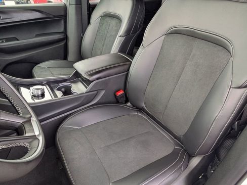 New 2025 Jeep Grand Cherokee L Altitude image 15