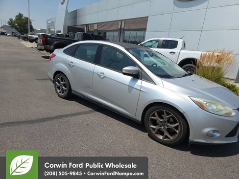 Used 2014 Ford Focus SE w/ Equipment Group 201A FWD image 8