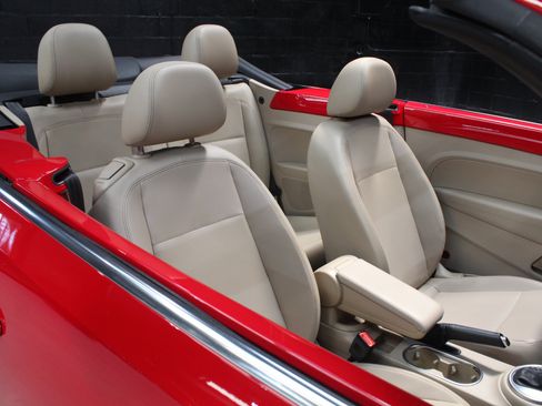 Used 2014 Volkswagen Beetle TDI FWD image 49