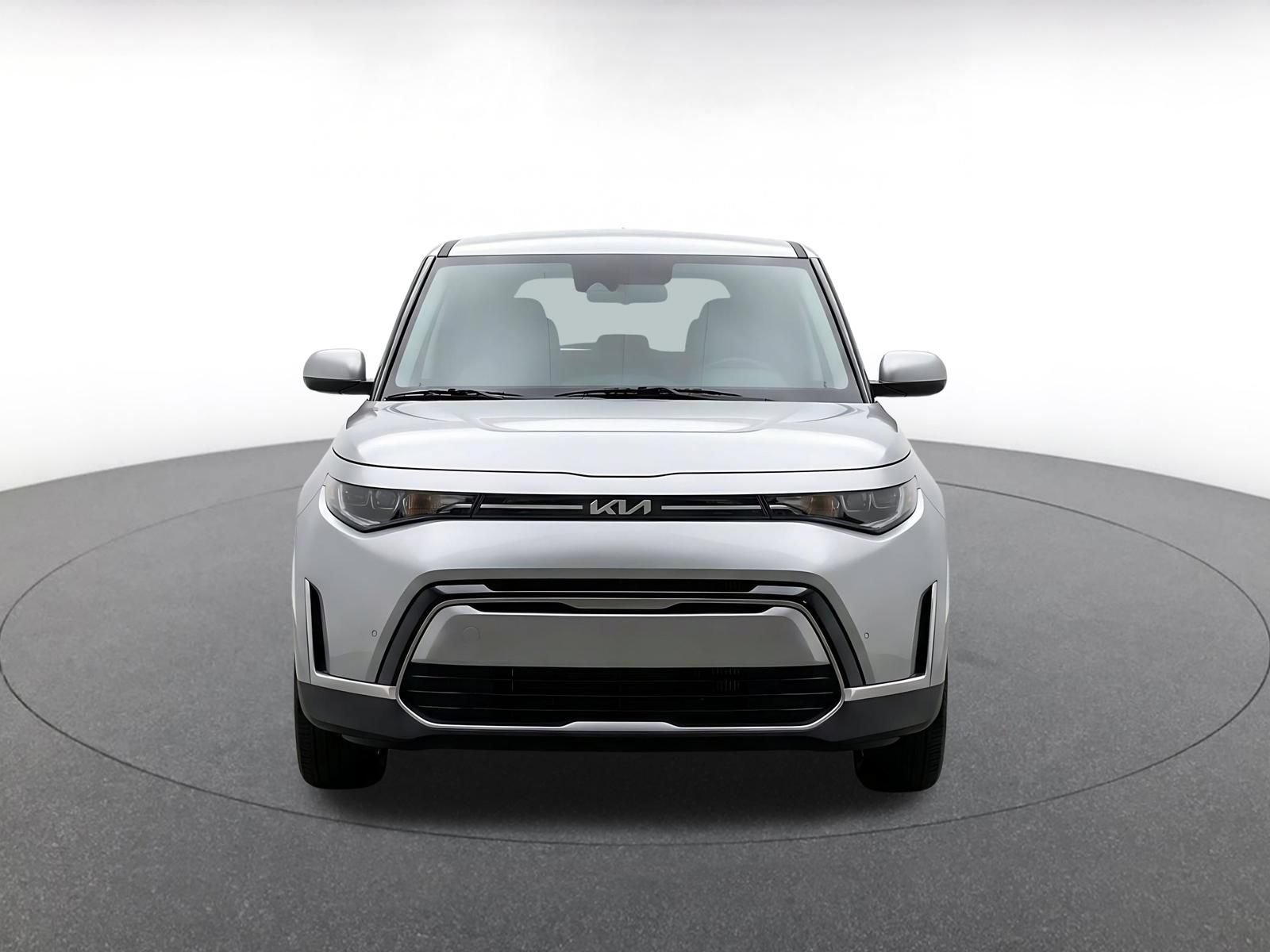 Used 2025 Kia Soul LX w/ LX Technology Package FWD image 2