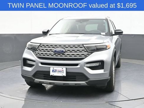 Used 2022 Ford Explorer Limited w/ Equipment Group 301A AWD/4WD image 2
