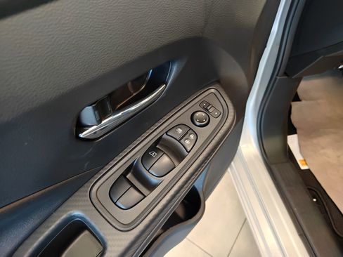 New 2025 Nissan Versa SV w/ Trunk Package FWD image 9