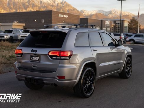 Used 2021 Jeep Grand Cherokee Laredo X image 7