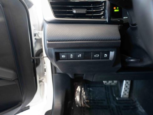 Used 2025 Toyota Camry SE FWD image 11