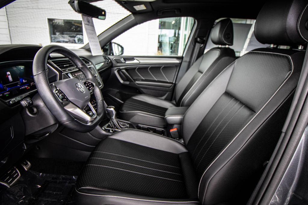 Certified 2024 Volkswagen Tiguan SE R-Line FWD image 24