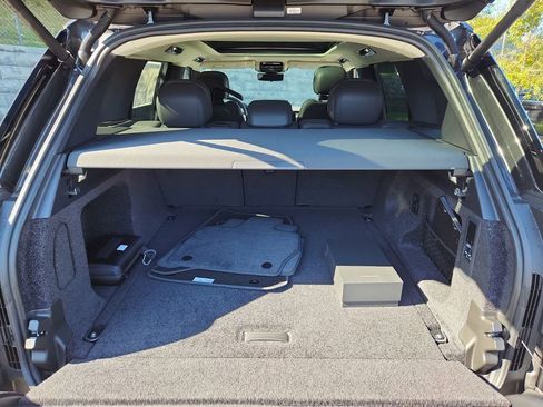 New 2025 Land Rover Range Rover SE image 13