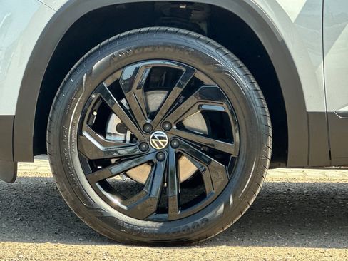 Used 2023 Volkswagen Atlas SE w/ Black Wheel Package FWD image 26