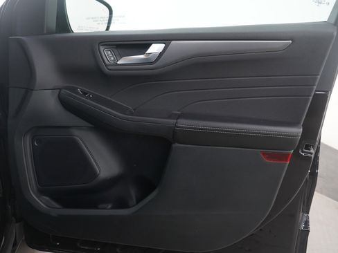 Used 2025 Ford Escape SE w/ Class II Trailer Tow Package image 9