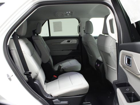 New 2026 Ford Explorer Active w/ Active Comfort Package image 16
