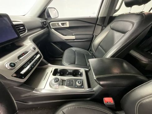 Used 2020 Ford Explorer XLT w/ Equipment Group 202A AWD/4WD image 20