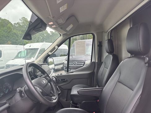 Used 2022 Ford Transit 350 DRW image 43