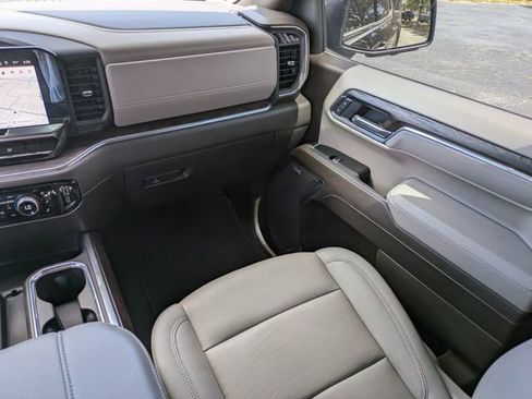 Used 2025 GMC Sierra 1500 SLT w/ SLT Premium Package image 18