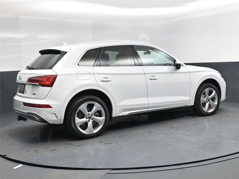 Used 2021 Audi Q5 Premium Plus w/ Premium Plus Package image 4