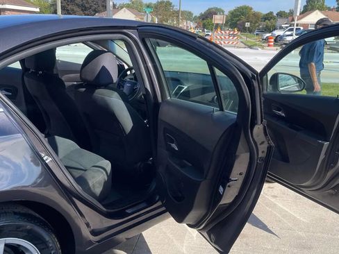 Used 2016 Chevrolet Cruze LT image 20