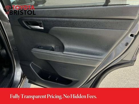 Used 2021 Toyota Highlander XLE AWD/4WD image 23