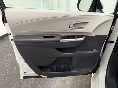 Certified 2023 Toyota Sienna XLE AWD/4WD image 10