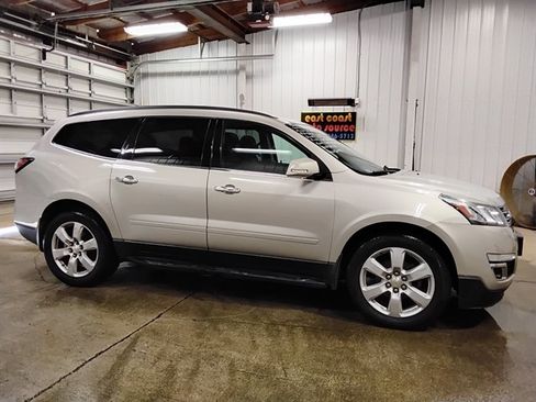 Used 2017 Chevrolet Traverse LT w/ Style and Technology Package AWD/4WD image 2