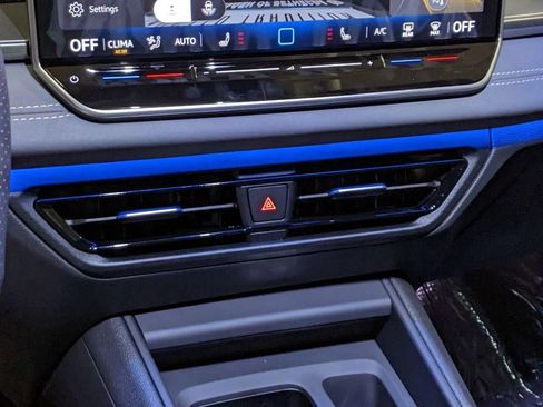 New 2026 Volkswagen Tiguan SE R-Line AWD/4WD image 18