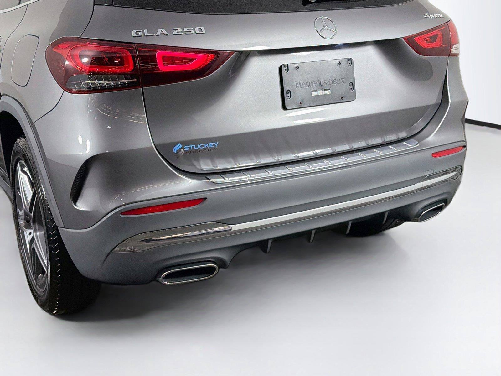 Used 2023 Mercedes-Benz GLA 250 4MATIC w/ AMG Line Exterior image 38