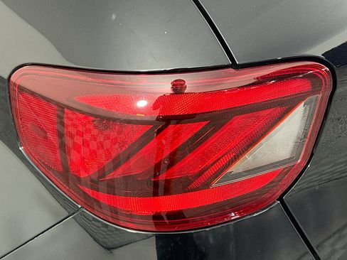 Used 2024 Hyundai Venue SEL FWD image 34