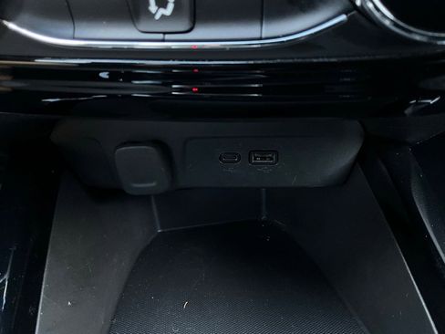 Used 2025 Chevrolet Trax LT image 23