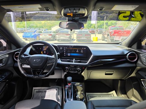 Used 2025 Chevrolet Trax RS w/ Sunroof Package FWD image 15