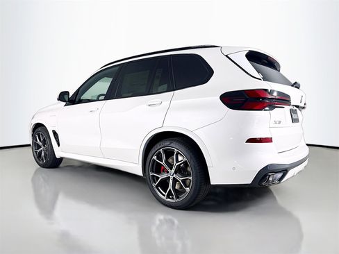 New 2026 BMW X5 xDrive50e w/ M Sport Package image 5
