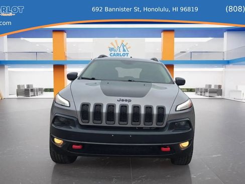 Used 2017 Jeep Cherokee Trailhawk image 8