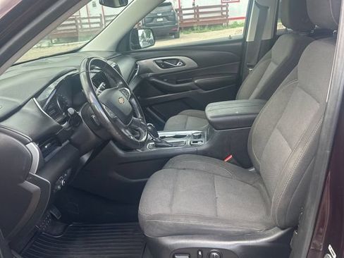 Used 2019 Chevrolet Traverse LT w/ LPO, 'HIT The Road' Package AWD/4WD image 2