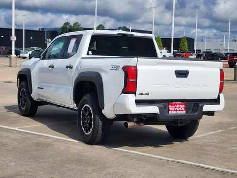 Certified 2025 Toyota Tacoma TRD Off-Road AWD/4WD image 5