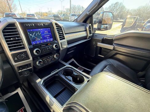 Used 2021 Ford F250 Platinum w/ FX4 Off-Road Package image 29