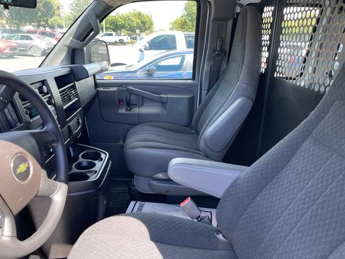 Used 2025 Chevrolet Express 2500 w/ Driver Convenience Package RWD image 4