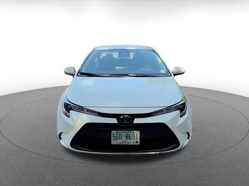 Used 2025 Toyota Corolla LE FWD image 4