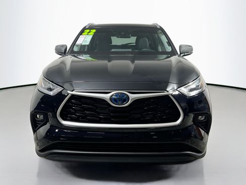 Used 2022 Toyota Highlander Bronze Edition FWD image 11