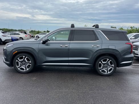 Used 2024 Hyundai Palisade SEL w/ Premium Package FWD image 2
