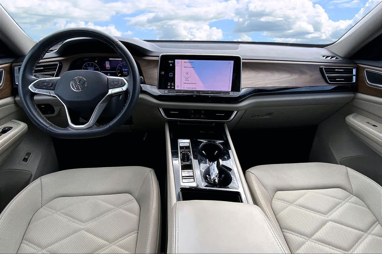 Used 2024 Volkswagen Atlas SE w/ Panoramic Sunroof Package FWD image 10