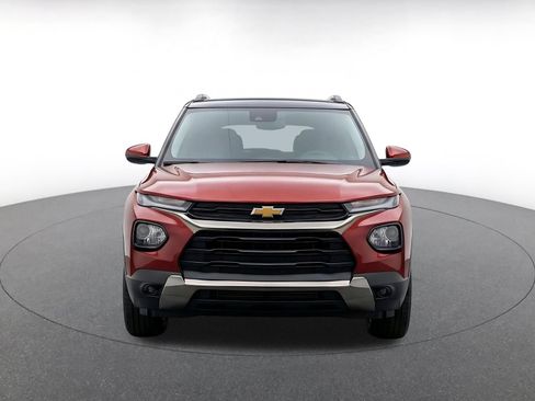 Used 2025 Chevrolet TrailBlazer LT FWD image 2