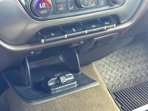 Used 2018 Chevrolet Silverado 1500 LT w/ Texas Edition image 23