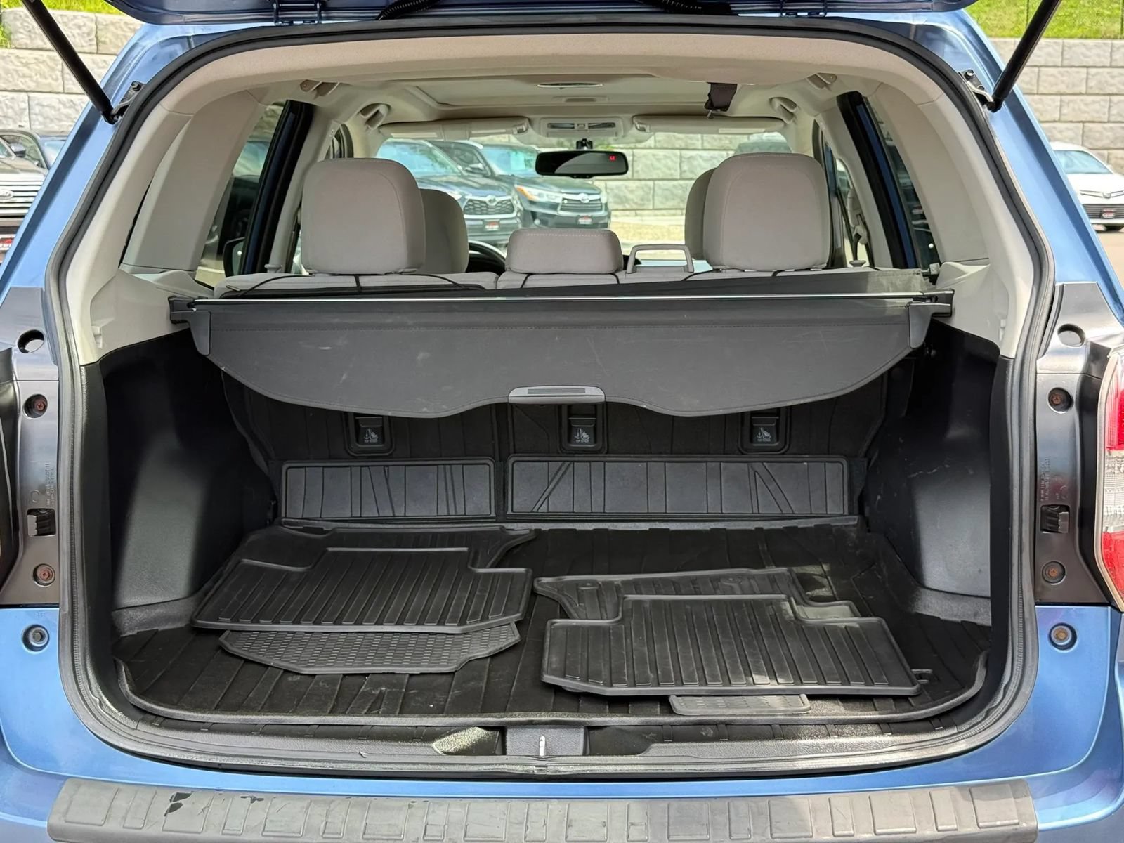 Used 2015 Subaru Forester 2.5i Premium w/ All-Weather Package AWD/4WD image 11