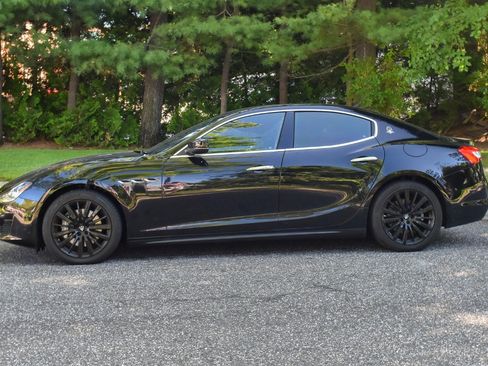 Used 2020 Maserati Ghibli RWD image 2