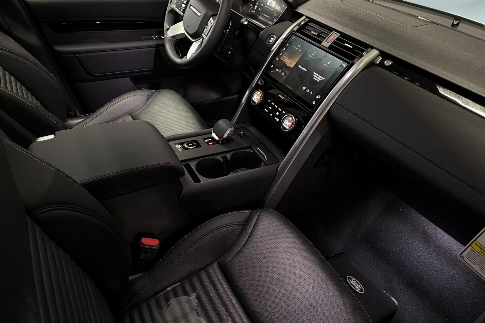 New 2026 Land Rover Discovery S AWD/4WD image 27