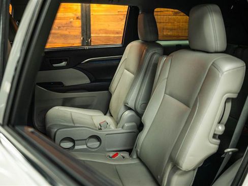 Used 2016 Toyota Highlander Limited Platinum AWD/4WD image 11