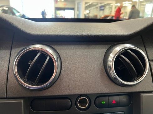 Used 2005 Ford Mustang Premium RWD image 15