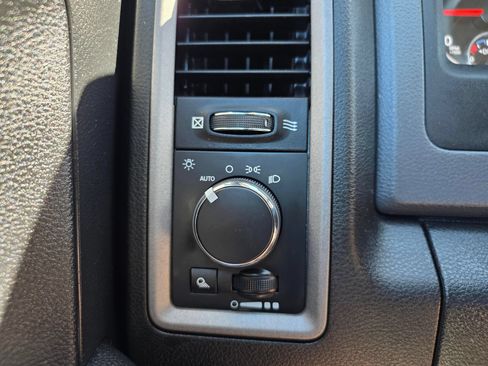 Used 2015 RAM 2500 Tradesman w/ Chrome Appearance Group AWD/4WD image 17