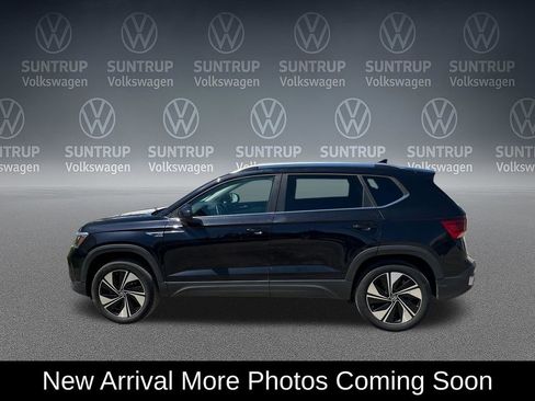 Used 2024 Volkswagen Taos SE AWD/4WD image 3